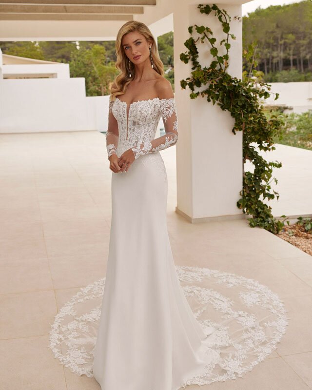 abito da sposa indossato da una modella